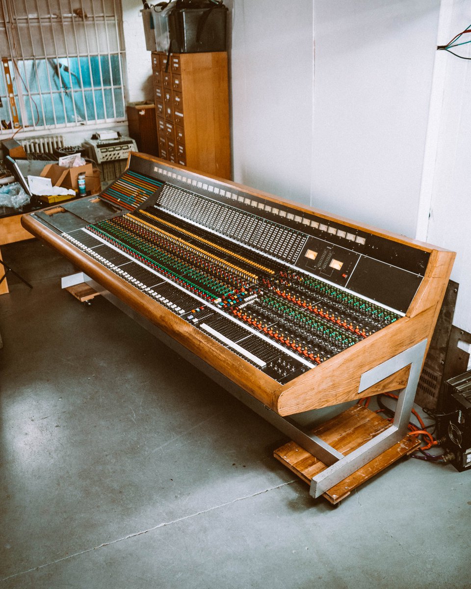 Funky Junk (@funkyjunkltd) on Twitter photo Just started preliminary checks on this beautiful 1983 Trident TSM - now listed on site. Will be fully serviced. It comes with an impressive musical pedigree, killer sound, and yes, a whole lotta faders.
£25k ex VAT + shipping.
Contact Us 📩 sales@funky-junk.com 0207 281 4478 Just started preliminary checks on this beautiful 1983 Trident TSM - now listed on site. Will be fully serviced. It comes with an impressive musical pedigree, killer sound, and yes, a whole lotta faders.
£25k ex VAT + shipping.
Contact Us 📩 sales@funky-junk.com 0207 281 4478