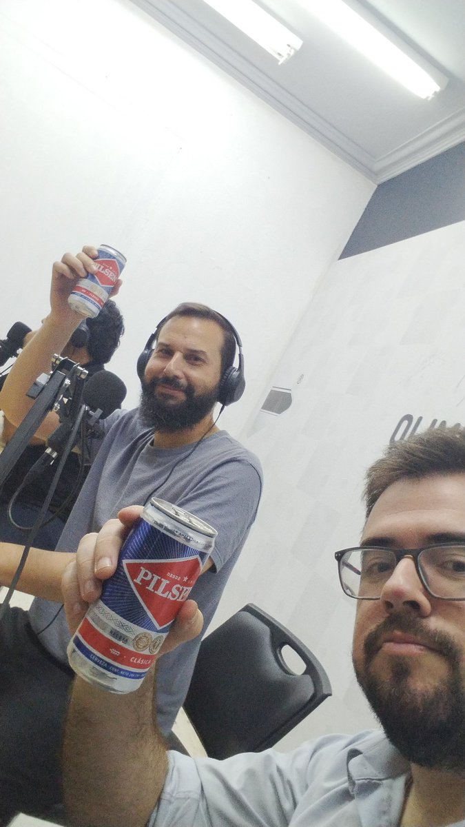 Anoche inesperadamente hicimos programa. Tarde sin avisar. Pero el espíritu mas que nada fue sentir que nada está perdido. Todo es superable. 10 años después nos volvimos a encontrar para decirles que UNIDOS somos imparables. Hoy vamos por toda la Gloria! Fuerza Olimpia carajo!!