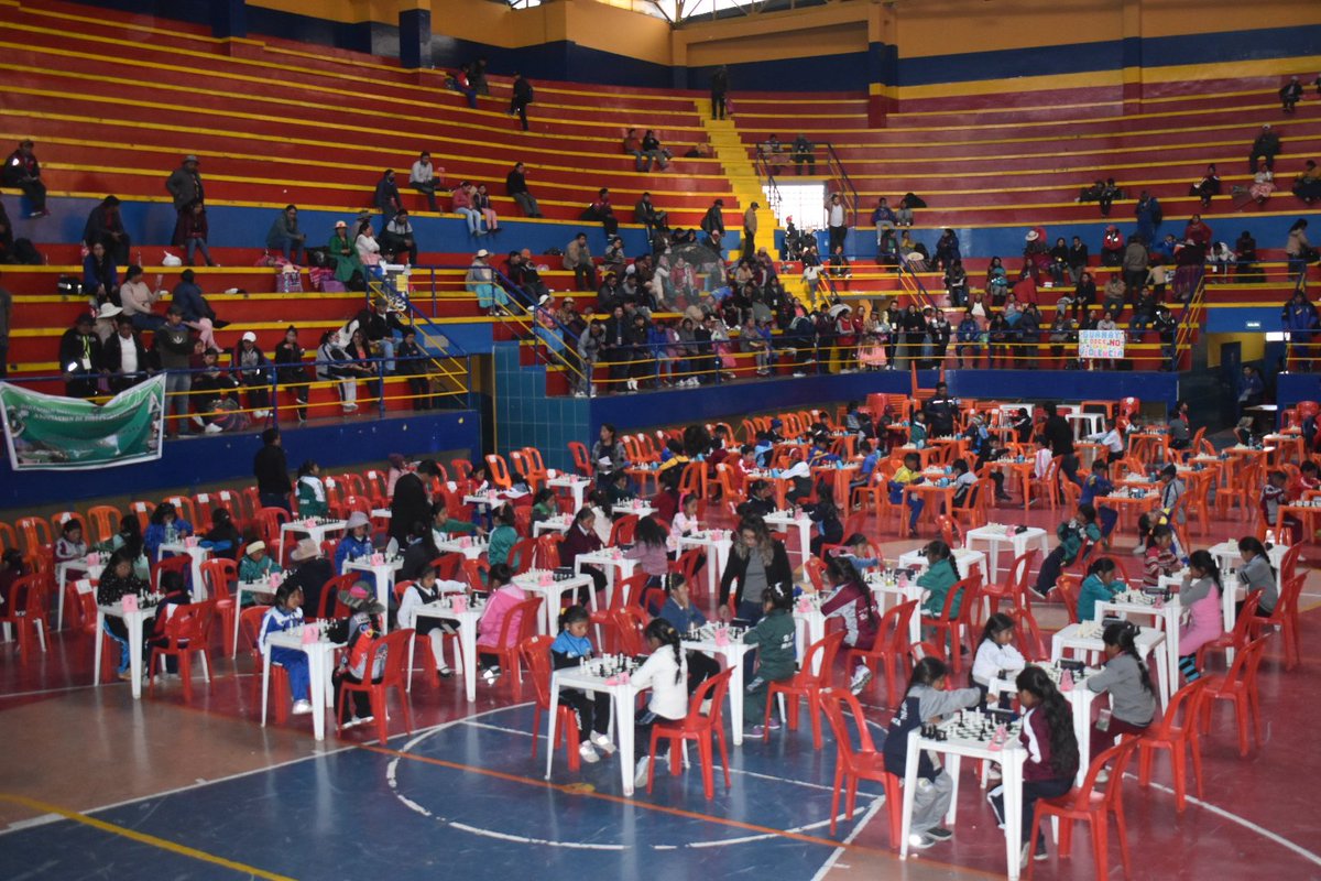 DdeLpz's tweet photo. 1ra Olimpiada de Ajedrez Fase Departamental - Torneo Presencial 

Dio comienzo el segundo día de competición en el Nivel Primario Comunitario Vocacional en la categoría 1ro a 3ro, donde ya en su parte media los niños intensifican su concentración para llegar al podio. https://t.co/gNBGbR7DqZ