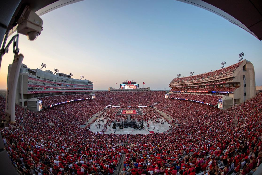 shannonrwatts's tweet photo. There were 92,000 volleyball spectators at the University of Nebraska's football stadium in Lincoln last night, setting the world record for the largest crowd at a women's sporting event.💪 https://t.co/kUKtepH0cK