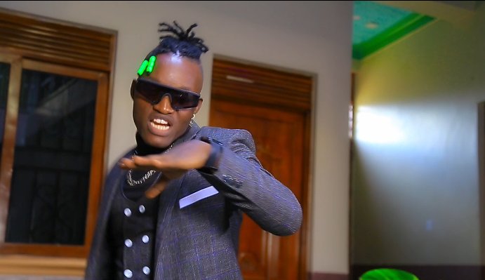 dickson_hazard1's tweet photo. @SkytvUgOfficial @Westerndarling1 @phantomdjj Much love brothers, am jamming from Rubaare, just wanted to say hey to you and all of my Fanz who are watching you live https://t.co/Vu3viDAFhA