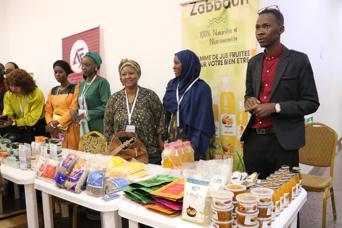 onufemmesmali's tweet photo. Le Gouvernement du #Mali, @onufemmesmali &amp; l'API @invest_mali lancent ce jour le #machmaking entre entreprises productrices &amp; acheteuses. But visé:
➡️faciliter l'accès aux marchés&amp; aux ressources 💰
➡️Renforcer le partenariat entre les entreprises 🚺 &amp;les acheteurs  potentiels. https://t.co/aPBNrTmWXg