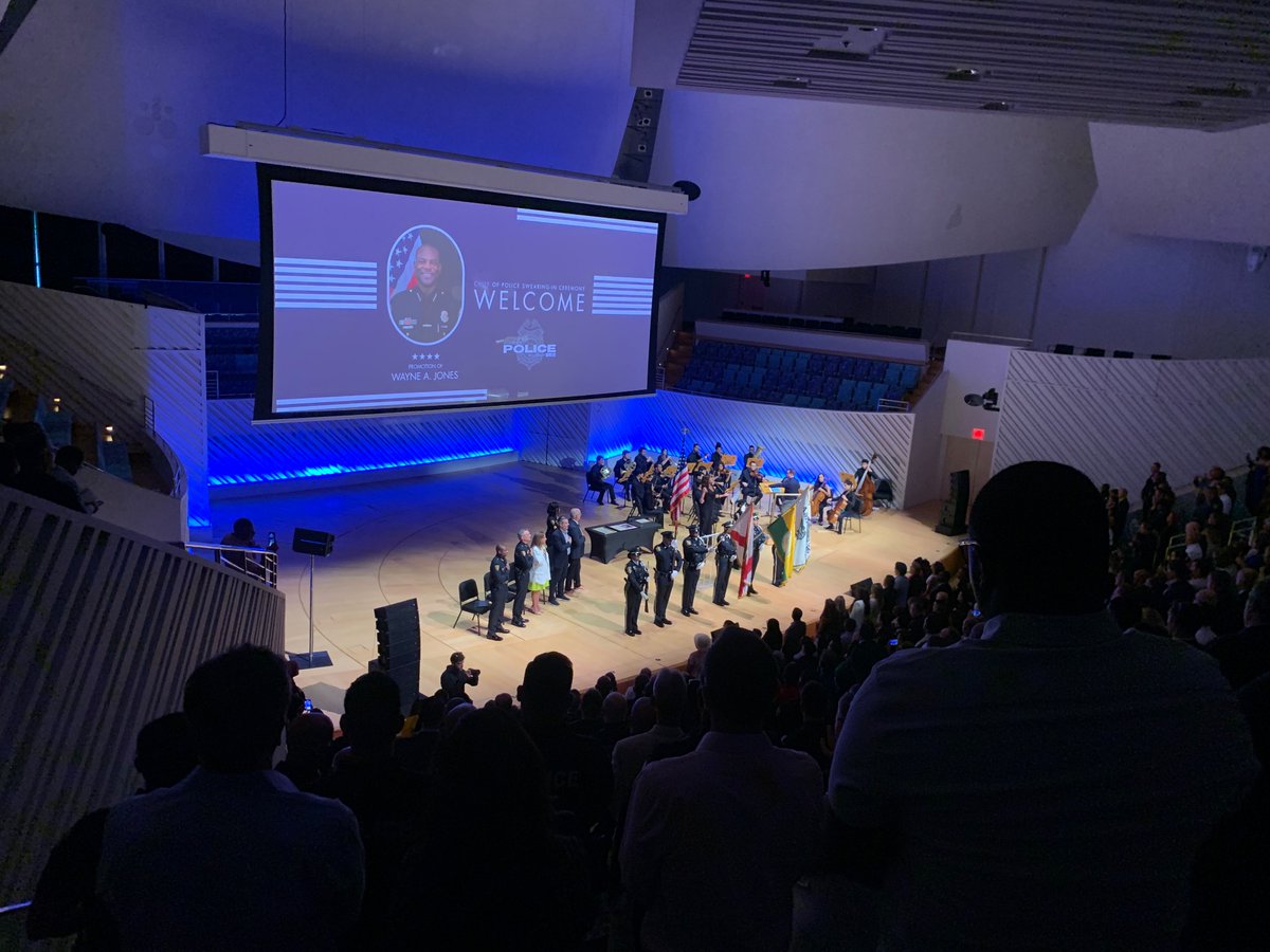 aaron_leib's tweet image. Packed house at New World Center for the swearing in of Wayne Jones as Miami Beach police chief, the city’s first ever Black chief.