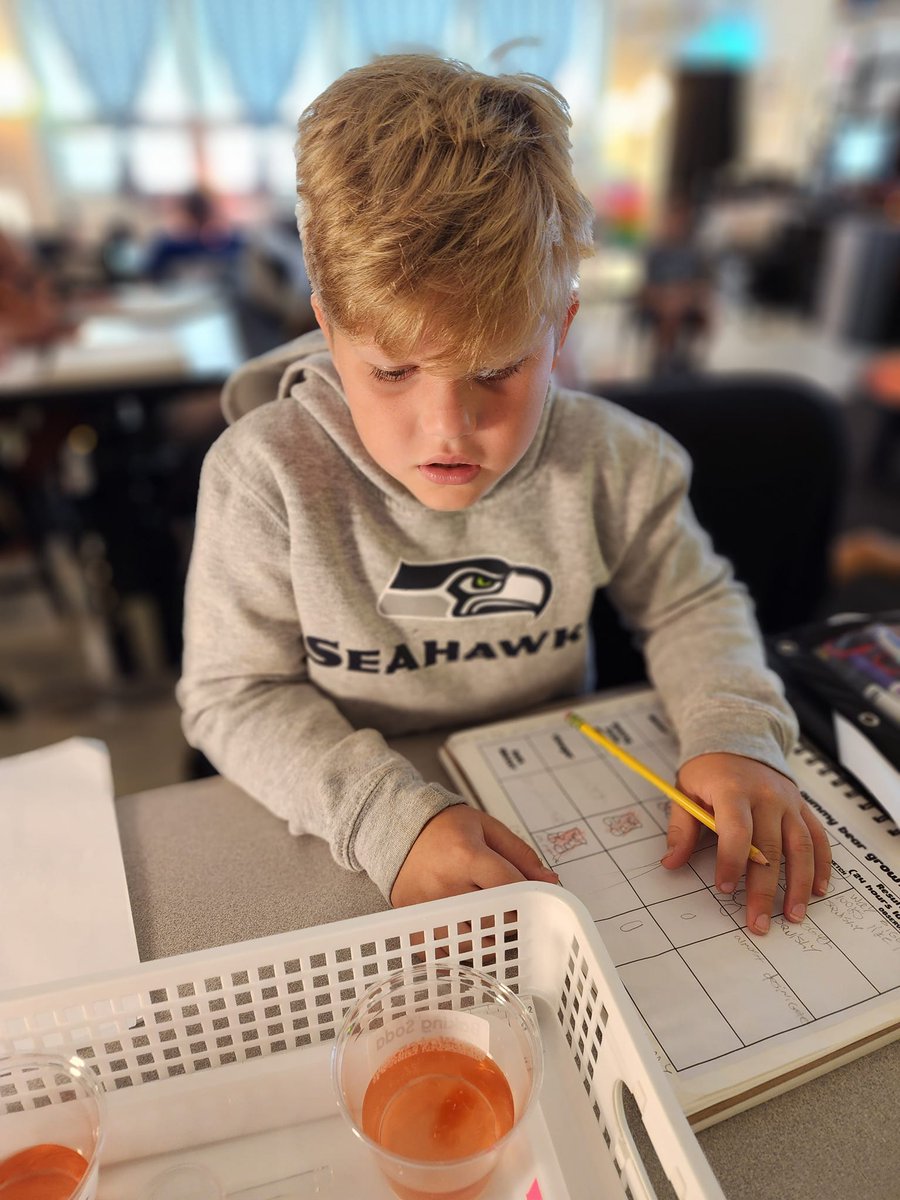 Mrs. Rollins' fourth graders at Harmony Elementary practiced using the skills of a strong scientist during their gummy bear experiment! #ExperienceExcellence #ignitepassion