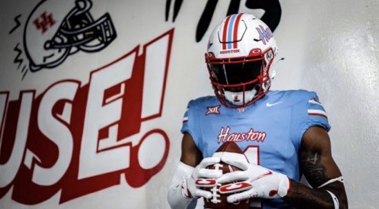 ApolloHOU's tweet image. The UH Cougars are rocking Oilers-inspired uniforms this weekend to open the season.

🔥 or 🗑️?