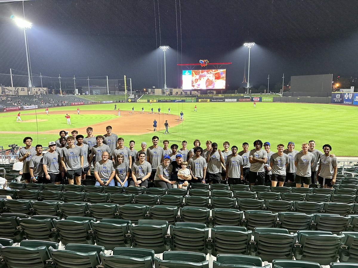 TaborCollegeMBB's tweet photo. Team outing to see the Wind Surge last night!⚾️✨

THANK YOU @ICTWindSurge https://t.co/gaiNppGdbH