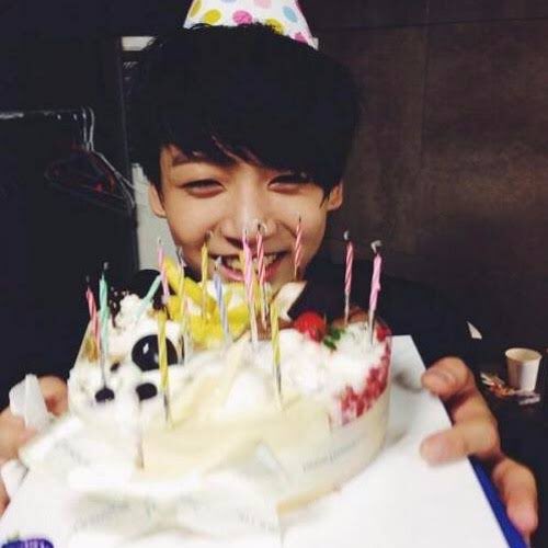 Daily_JKUpdate's tweet photo. HAPPY BIRTHDAY JUNGKOOK!

#HappyBirthdayJungkook
#GiantPopStarJKDay
#OurBestFriendJungkook
#WithJKEveryday
#No1SingerJungkook
#OurForeverArtistJK
#LovingJungkookRight
#WeBelieveInJungkook 
#JungkookDay
#HAPPYJKDAY 
#정구기생일_폼미쳐따이
#어뚜캐눈치를못채_정구기생일ㅊㅋ
#먼데이튜스데이_정구기벌스데이ㅊㅋ
#세븐데이즈어윜_정국이생일ㅊㅋ
#HBD_정구가_더_위로가자