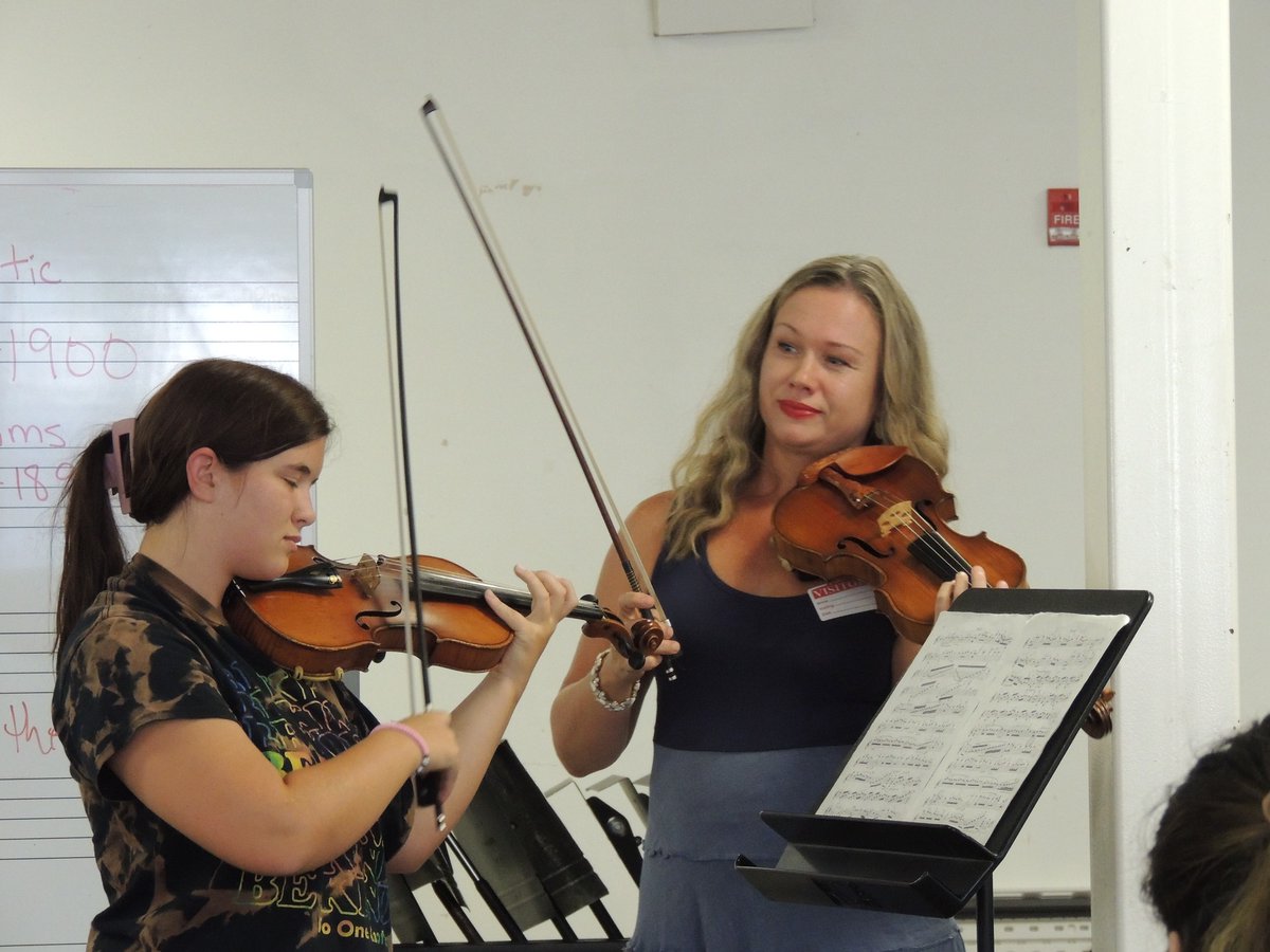 OldhamCoSchools's tweet photo. Professor Brittany MacWilliams, director of Leadership &amp; Performance for Strings (LaPS) conducted a Master Class for CAPAA students. LaPS provides unique opportunities for string players to develop their musical skills while growing as leaders &amp; performers. #ignitepassion https://t.co/G5KHhu8E7B