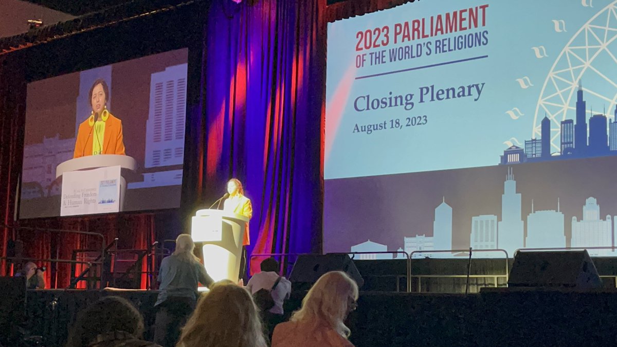 KehkashanBasu's tweet photo. #GreenHope in Chicago, USA!🇺🇸
Honoured to deliver a Keynote at the Closing Ceremony of the 2023 Parliament of the World's Religions, speaking on moving forward to create a better world, leveraging core human values of compassion & tolerance!🌎
#2023PoWR #InterfaithHarmony #Peace https://t.co/VO5JXYFKh9