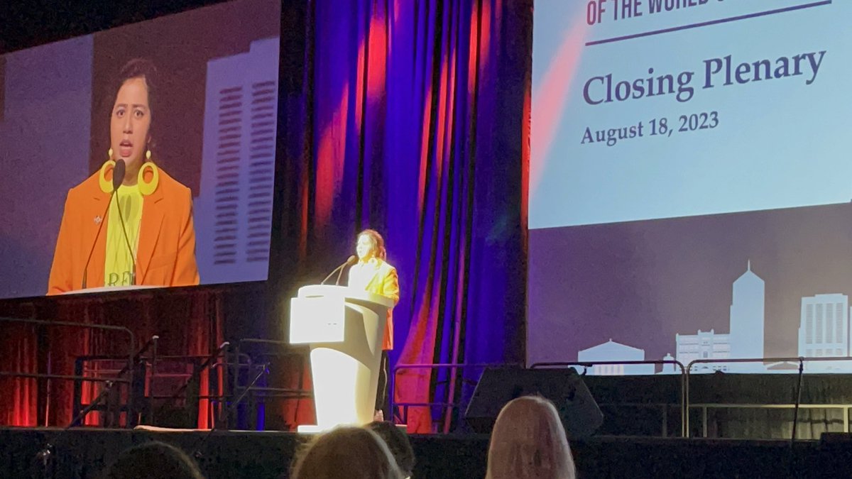 KehkashanBasu's tweet photo. #GreenHope in Chicago, USA!🇺🇸
Honoured to deliver a Keynote at the Closing Ceremony of the 2023 Parliament of the World's Religions, speaking on moving forward to create a better world, leveraging core human values of compassion & tolerance!🌎
#2023PoWR #InterfaithHarmony #Peace https://t.co/VO5JXYFKh9