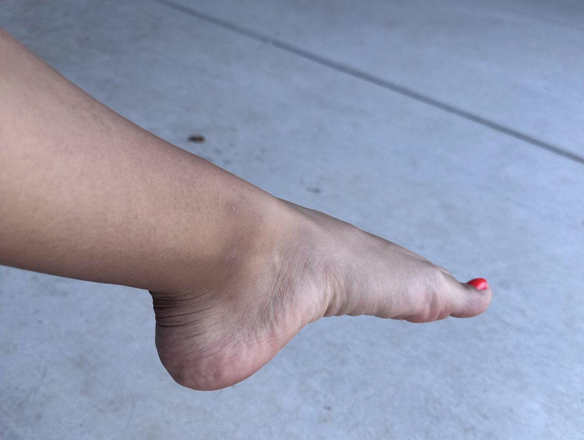 cue32111's tweet photo. #latinafeet #archedfeet #feet https://t.co/2vzosAgNnT