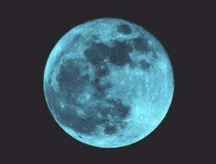 AidelZack's tweet photo. la lune que je m'attendais à voir         La lune que je vois : https://t.co/4PhFS7Mhw7