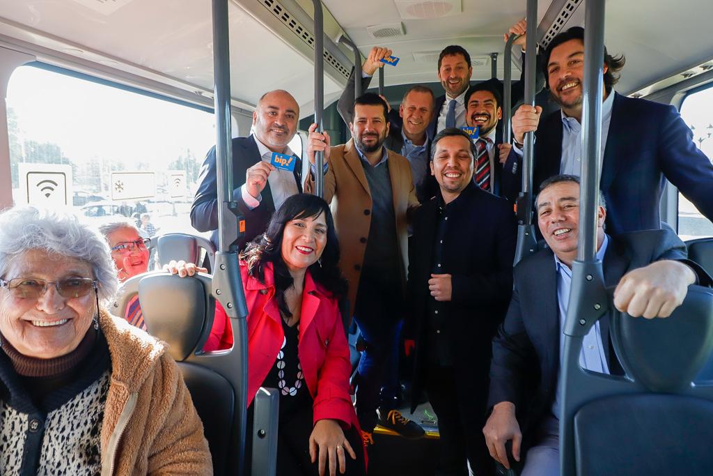 JuanCaMunozA's tweet photo. ¡Gran noticia para los vecinos de Padre Hurtado y de Valle Grande en Lampa! @Red_Movilidad llegará a sus comunas. Podrán acceder a la tarifa integrada y al Monto Máximo Mensual vía Dale QR!

 Pagando un solo pasaje podrán usar toda la red de buses y trenes ¡Vamos por más! 🙌 https://t.co/FF9WA6A0Ia