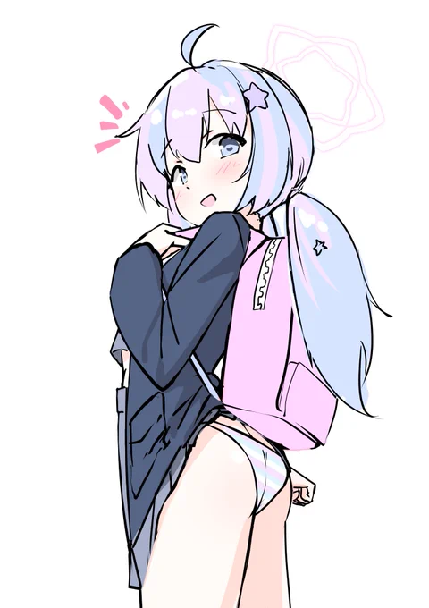 レイサちゃん落書きしとる 