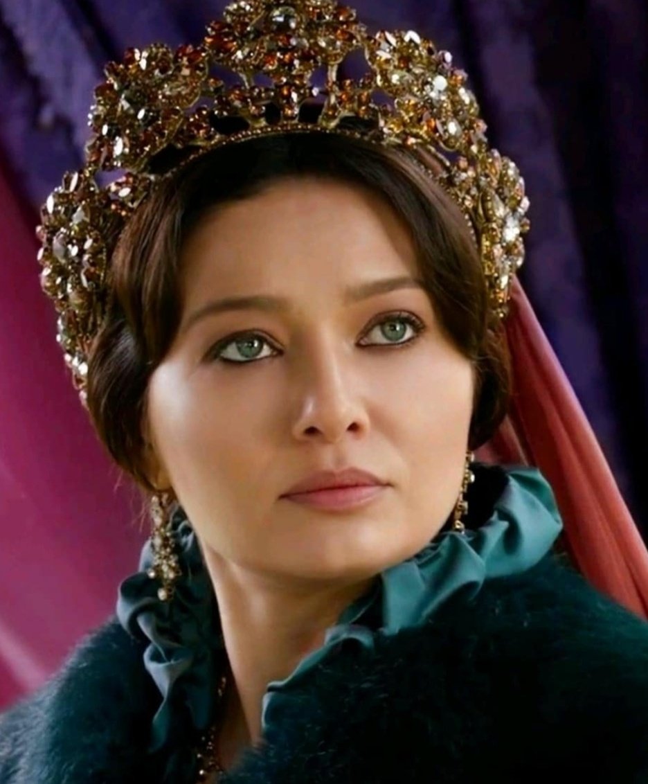 zhenjooo454's tweet photo. benim güzel kraliçem 

#NurgülYeşilçay #kosem https://t.co/d6IjcXCaQq