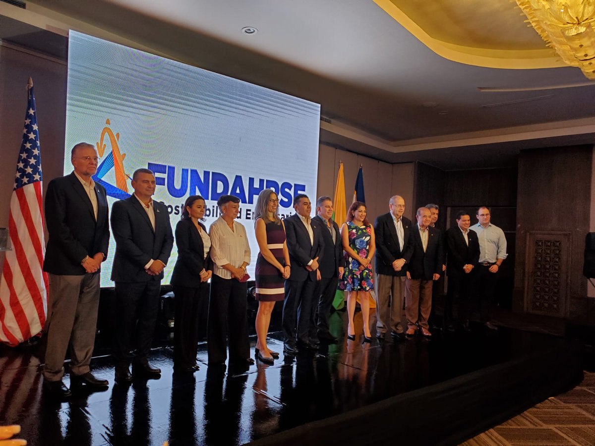 FUNDAHRSE renovó su imagen fortaleciéndose como la organización líder que impulsa la sostenibilidad empresarial en el país.
Así lo dio a conocer en su lanzamiento, ante la presencia de representantes de empresas, aliados, invitados especiales y medios de comunicación.