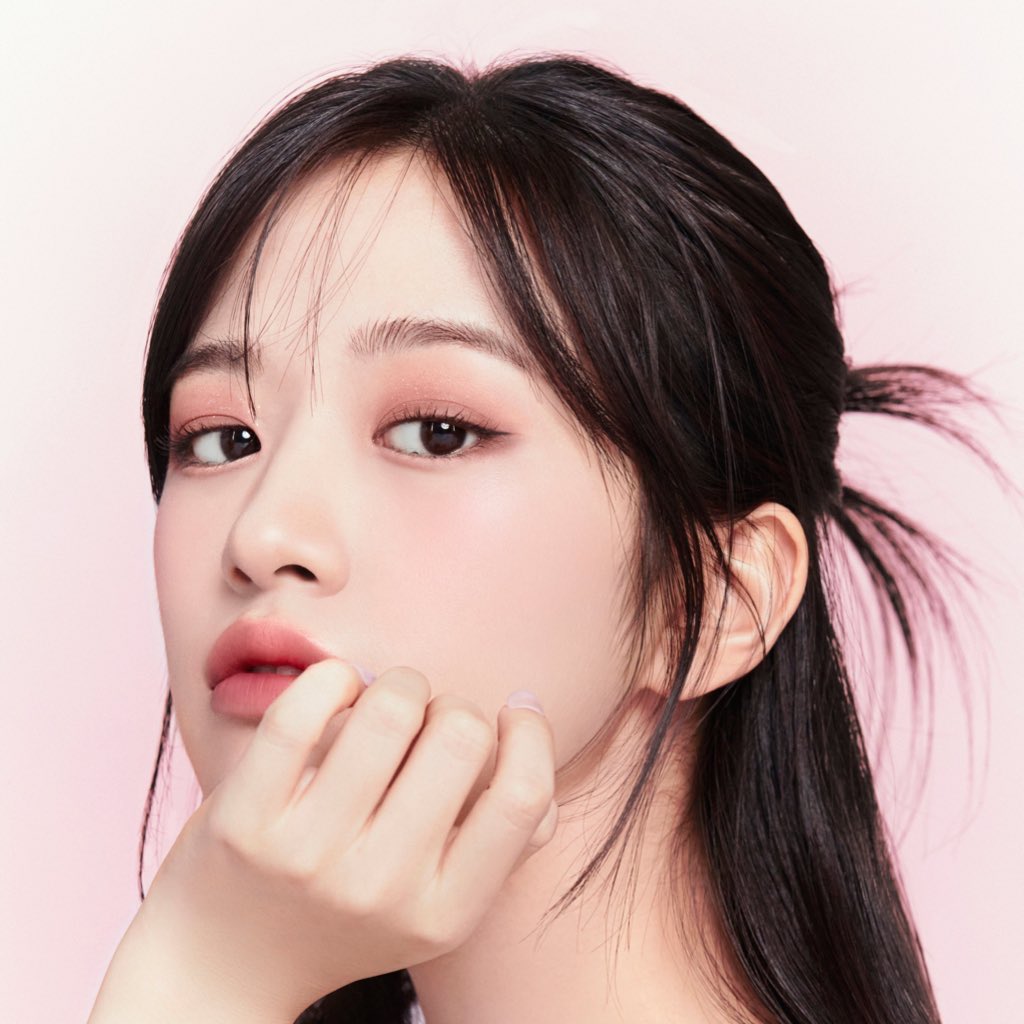 PopBase's tweet image. Happy 20th birthday to the talented Yujin of IVE.