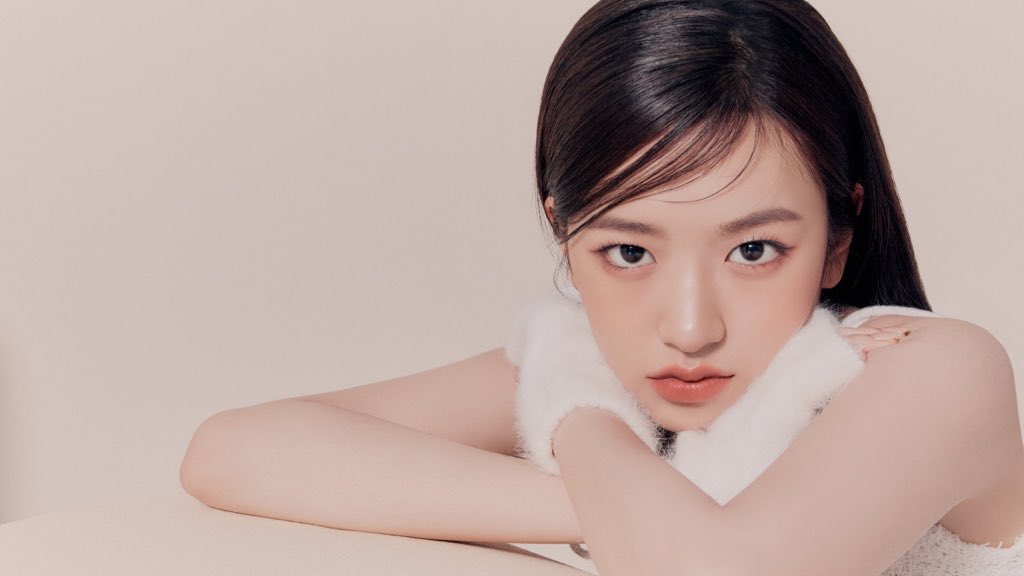 PopBase's tweet image. Happy 20th birthday to the talented Yujin of IVE.