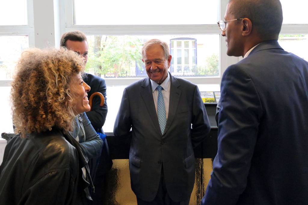 GrandParisMGP's tweet photo. .@patrick_ollier en déplacement à @villesaintouen en présence de @karim_bouamrane🤝
L’occasion de visiter différents lieux de la ville comme l’espace "Mains d’œuvres", la patinoire ou encore le #StadeBauer, un site emblématique de l’appel à projets #IMGP dont les travaux avancent https://t.co/bJEVj2jLYx