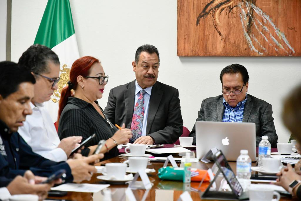 SegobCoahuila's tweet photo. La mañana de este jueves se llevó a cabo la sesión de la Mesa de Seguridad, en la que autoridades estatales, federales, Ejército Mexicano y Guardia Nacional, dieron seguimiento a las acciones y estrategias implementadas en todo el estado, para mantener a Coahuila seguro y en paz. https://t.co/FM2Sd84ZqQ