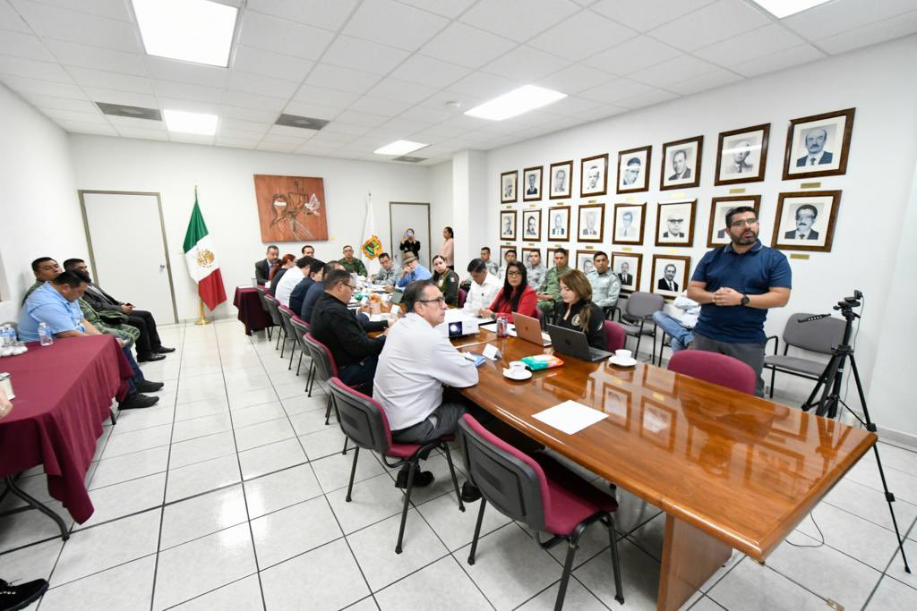 SegobCoahuila's tweet photo. La mañana de este jueves se llevó a cabo la sesión de la Mesa de Seguridad, en la que autoridades estatales, federales, Ejército Mexicano y Guardia Nacional, dieron seguimiento a las acciones y estrategias implementadas en todo el estado, para mantener a Coahuila seguro y en paz. https://t.co/FM2Sd84ZqQ