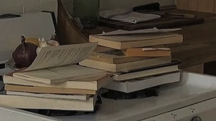 malusokay's tweet photo. You can never have too many books 💭 https://t.co/aXSRyr7bAq