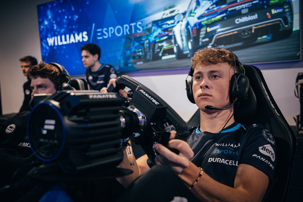 The best headphones I've used for my SimRacing!

The <a href="/TeamRazer/">Team RΛZΞR</a> BlackShark V2's are complete with comfort, great ambient suppression, a high quality microphone and advanced sound system with slick and clean design!

Find yours at: razer.com/gaming-headset…

#WilliamsEsports #Razer