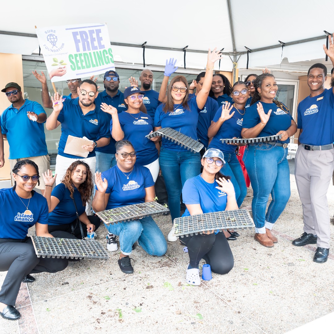 IslandFinanceTT's tweet photo. Island Finance donated seedlings to the San Fernando community 
Read more: https://t.co/pBaG06pntb

#FreeSeedlings #Seedlings #GoGreen #HappyPlanting #IslandFinanceTrinidad #TrinidadandTobago #SanFernando https://t.co/zyyxa1ifHK