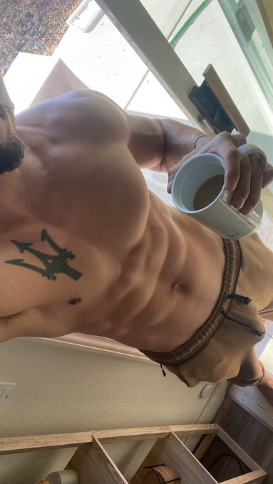 Good morning twitters .. https://t.co/C70hR6OI96