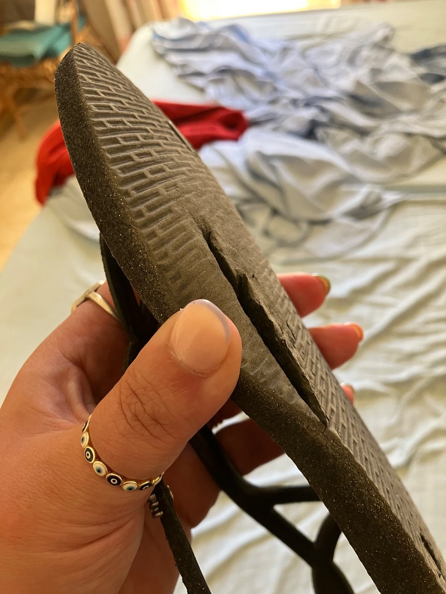 tora_squire's tweet photo. Not ideal @HavaianasEurope @havaianas_US that these shoes have damaged so significantly in less than 10x wears since I bought them from @LaRedouteUK @LaRedouteFr 
#greatqualitynot #lessthanideal https://t.co/olJHk602OI