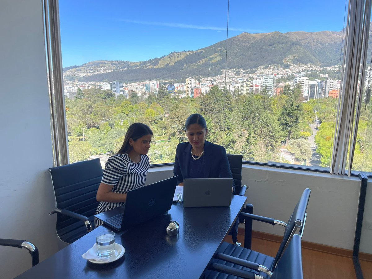 DanielaMahauad's tweet photo. Creando cosas grandes para el país. #zonasfrancas #inversiones #empleo #asesorialegal  @LorenaGaibor @jssalcedo @Andreskstro87 @solcorpbp https://t.co/nRxisjO7EI