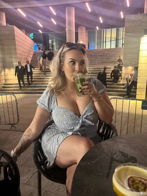 Just a moij-HOE 🍹  https://t.co/wczP1KRaj1 https://t.co/86pSPwAgJN