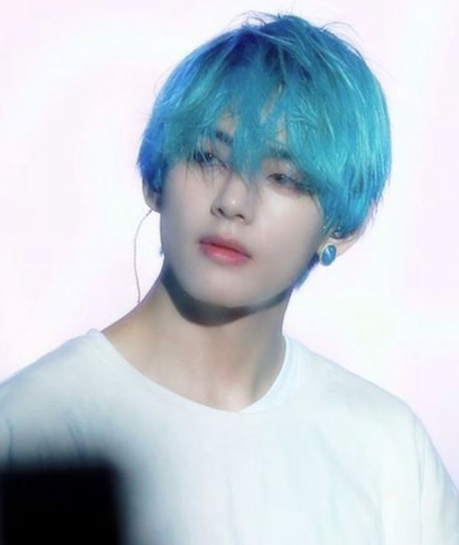 AboutMusicYT's tweet photo. Taehyung of BTS with blue hair, 2019. https://t.co/A6O284U0kw