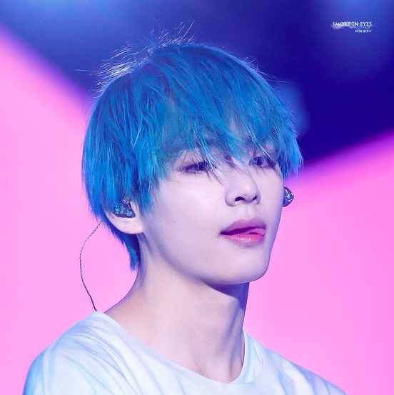 AboutMusicYT's tweet photo. Taehyung of BTS with blue hair, 2019. https://t.co/A6O284U0kw