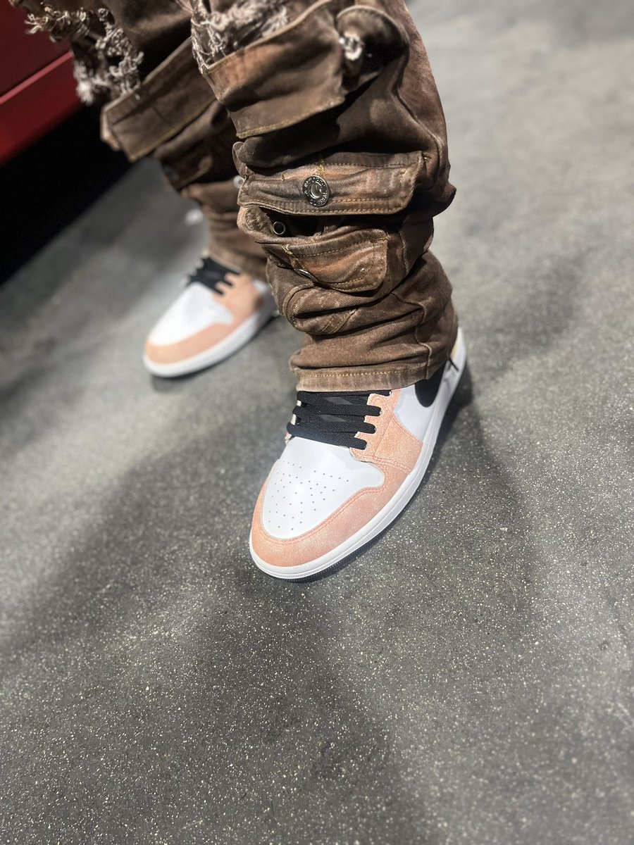 Eaasydoesit's tweet photo. ⚡️🧟‍♂️ https://t.co/jnSCrg0y9U