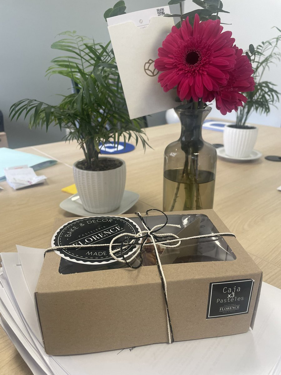 Que bonito recibir detalles sin algún motivo especial.