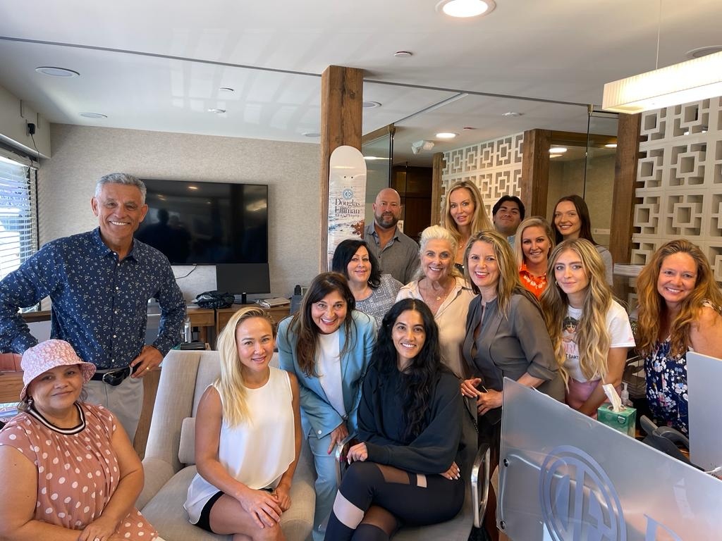 Looking back on our Malibu brainstorming session! Waves of creativity met the shoreline of innovation. What a day! 💡⚡

#EllimanCalifornia #DouglasElliman #TheNextMoveIsYours