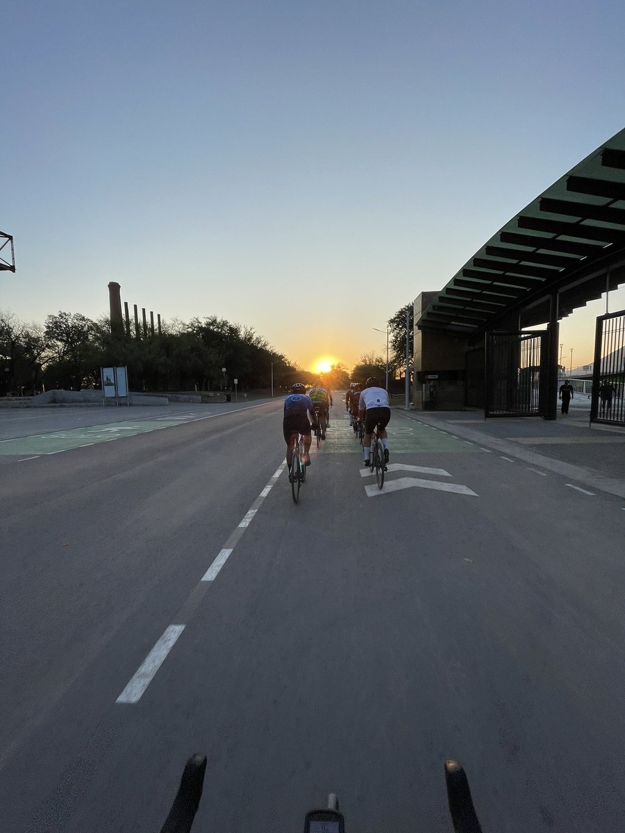 cude's tweet image. Parque Fundidora 🚴🏽‍♂️