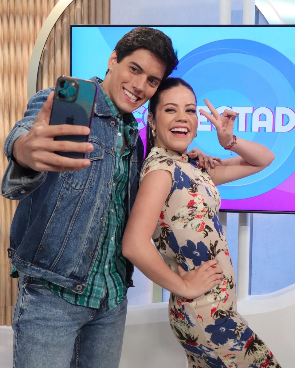 A nuestros <a href="/mariovbruno/">Mario Bruno</a> y <a href="/geneesisq/">Genesis Quintero 🦋</a> les encanta posar ante la cámara 📷 porque saben que  una buena imagen es la mejor forma de estar #Conectados con ustedes ❤️
RT 🔃 si te gusta este dúo 🤩