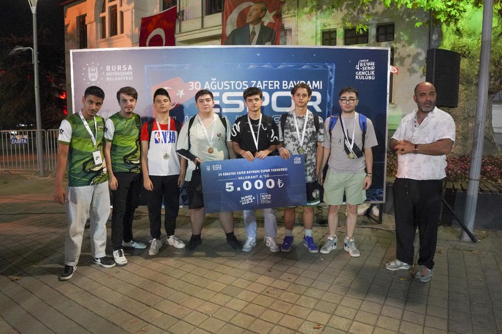 30 Ağustos Zafer Bayramı’na özel gerçekleştirdiğimiz ESpor Turnuvasının merakla beklenen final günündeydik! 😎 🎮

Heyecan dolu mücadeleler sonrasında, “Bu oyunu en iyi biz oynarız!” diyen takımlarımıza ödüllerini teslim ettik.👏🏆🏅