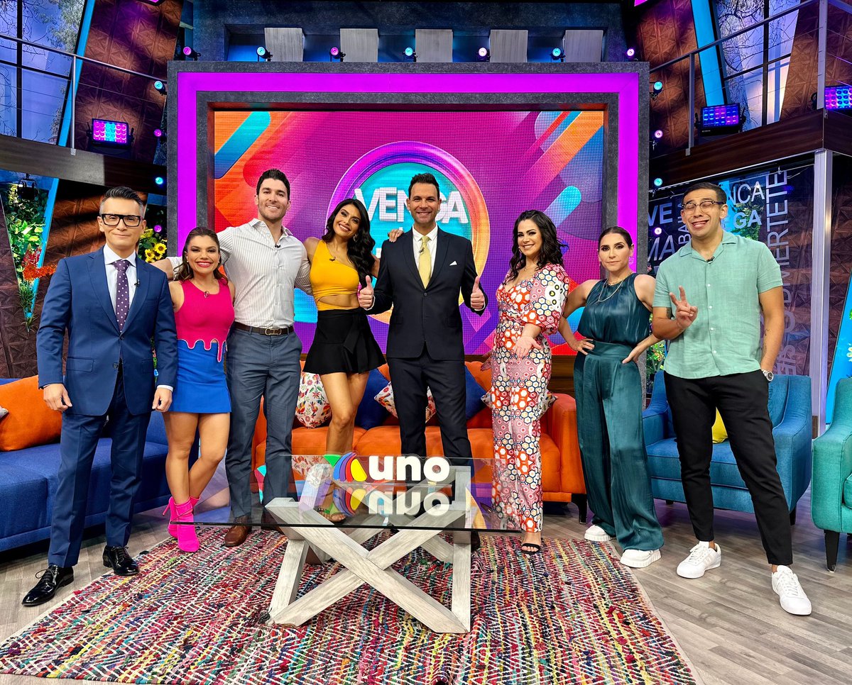 ¡Ya comenzó el mejor programa de las mañanas! Estamos al aire por @aztecauno en #VLA. 🤩🙌🏻✨