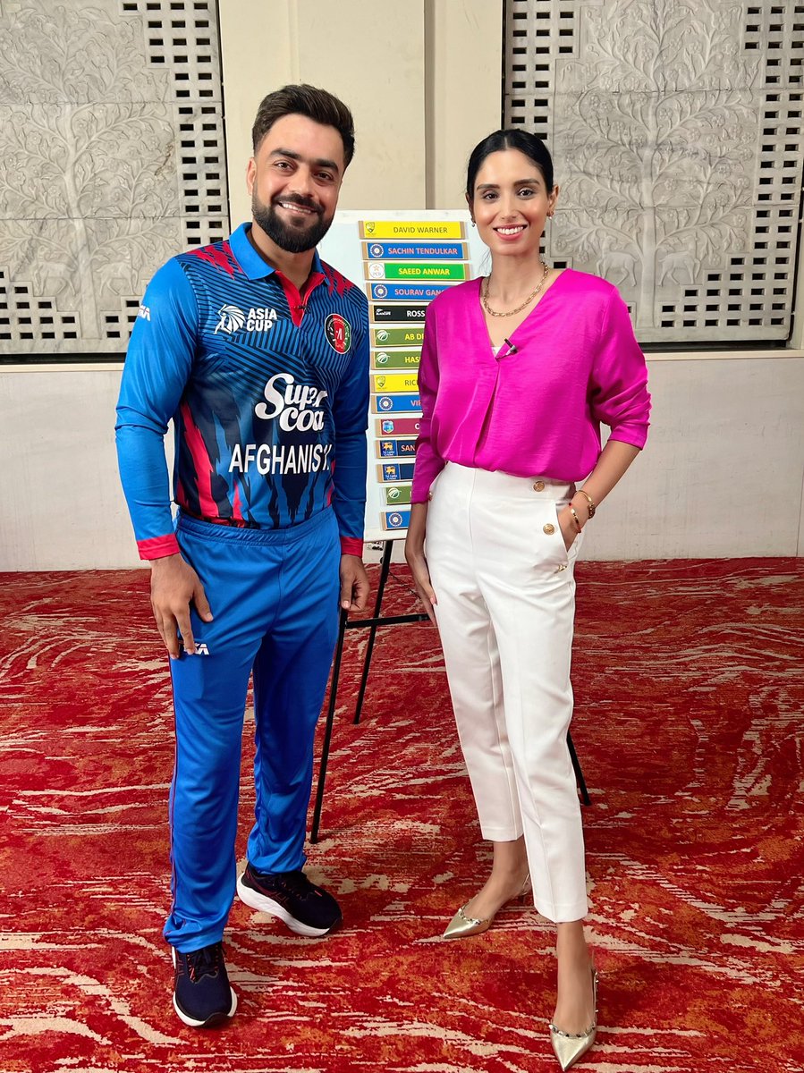 ZAbbasOfficial's tweet photo. Another work day but this time in Lahore! Always a laugh when @rashidkhan_19 is around. Guest appearance by my little T who seems to have befriended him rather quickly. ❤️ #AsiaCup https://t.co/im0TPcPm9y