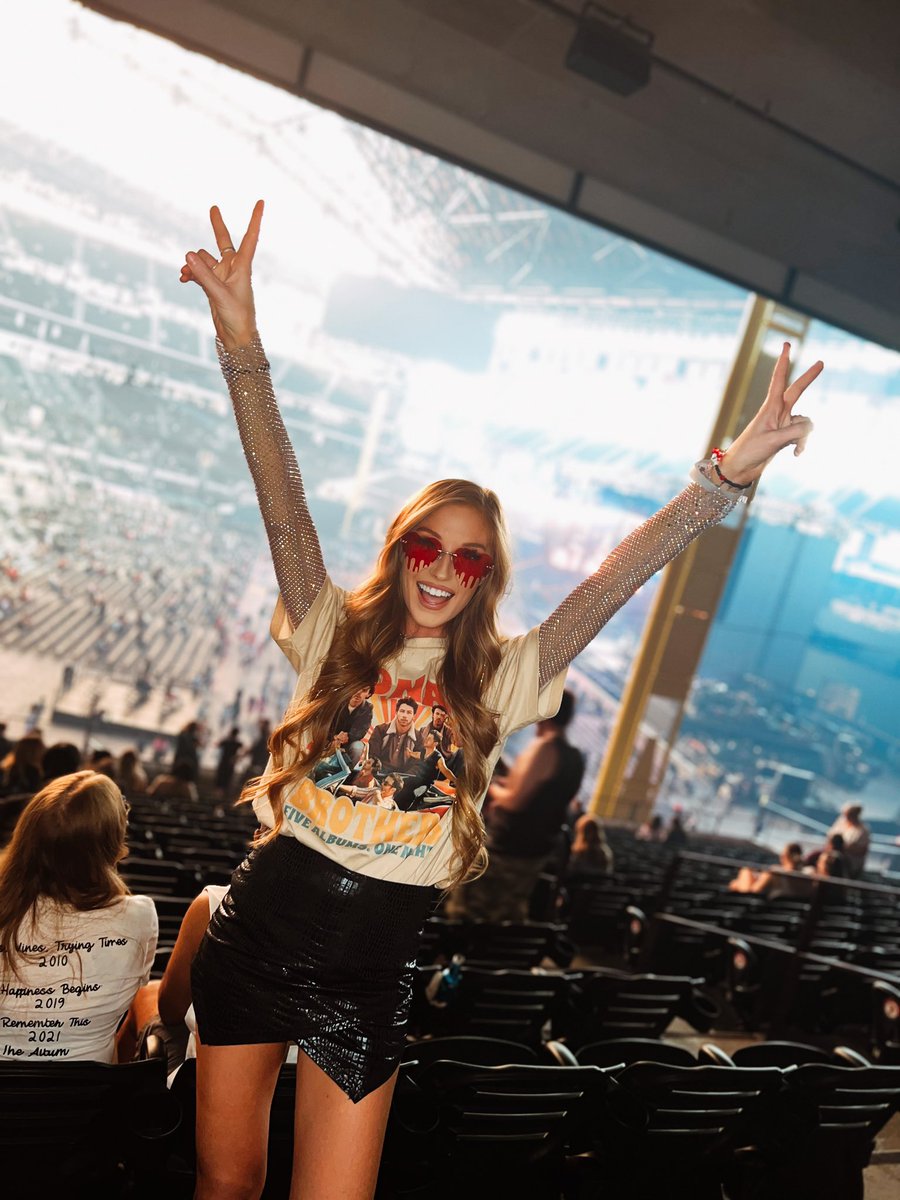 Alexis__Tiller's tweet photo. Jonas brothers was a blast 🪩❤️‍🔥 https://t.co/GeWZPurCI5