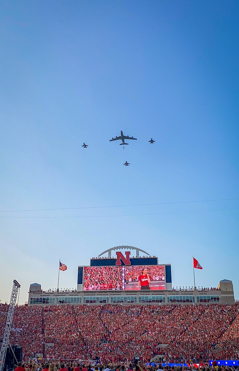 NENationalGuard's tweet photo. Still so impressed by this moment yesterday! 

Thank you to everyone who made it happen with the @155thARW KC-135 Stratotanker, the @SD_Guard F-16s from the 114th Fighter Wing , and the 92,003 @Huskers fans in attendance for Volleyball Day in Nebraska! 

#NEGuard @USNationalGuard https://t.co/bwIyeGkXBZ