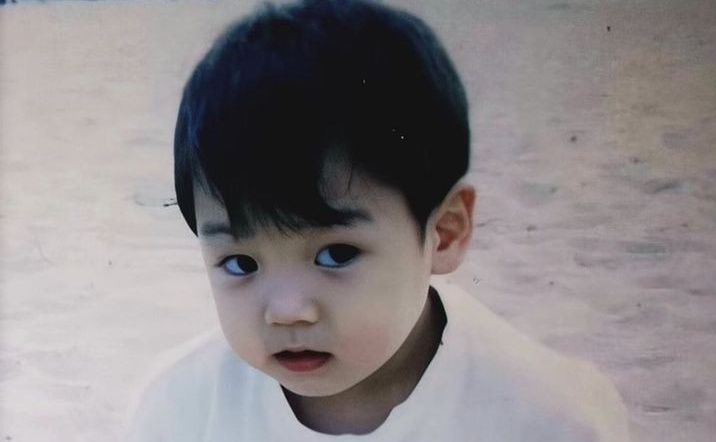 updatecultura's tweet photo. Jungkook está completando 26 anos hoje.

Cantor, dançarino, compositor e produtor, o caçula do BTS começou sua carreira aos 15 anos e hoje é um dos nomes mais importantes da história do K-Pop. #HappyBirthdayJungkook