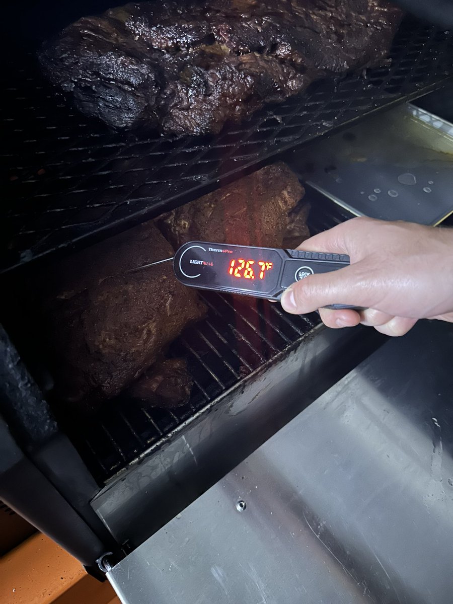 TripleAcesBbq's tweet image. Yoder was working last weekend! 
.
.
.
.
Get the Thermopro Lightning in bio @tripleacesbbq 

#yoder #teamthermopro #brisket #pork #thermopro