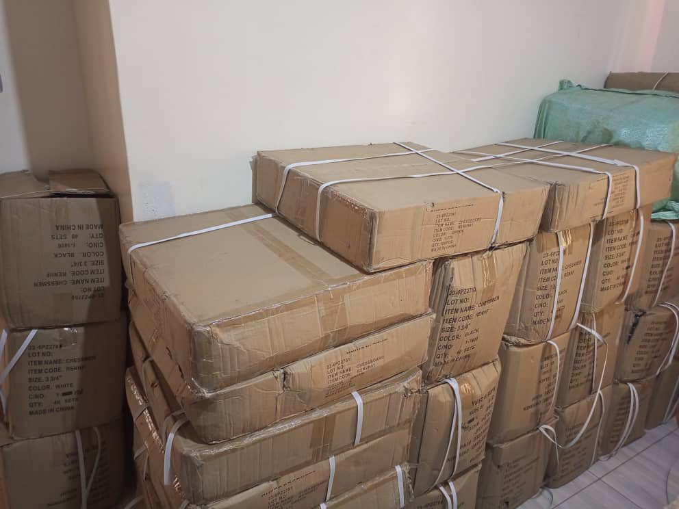 thegiftofchess's tweet photo. 1,000 @thegiftofchess chess sets have safely arrived in Kigali Rwanda 🇷🇼. Under the leadership of @gaken2020 these sets will be used for micro distribution (5 set gifts) across schools, orphanages, prisons &amp; refugee communities. These sets represent the dreams of a generation. https://t.co/f0uHTET9OI