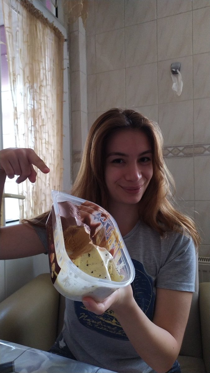 Eve arkadaş sipariş etti