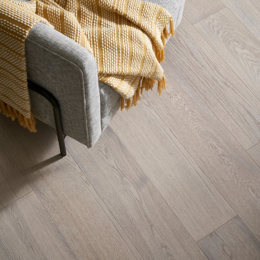 pergo's tweet image. Easy to live on and easy to love, Pergo Defense+ is perfect for your home.

💻: bit.ly/3PeH4fN

#Pergo #flooring #SpillProtect #bedroom #bedroominspo
