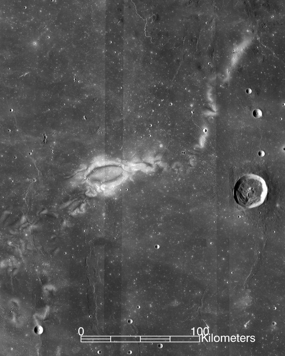 There's No Wind on the Moon, So How Does Dust Shift and Swirl So Quickly? - universetoday.com/162969/theres-… by -@spacewriter #moon